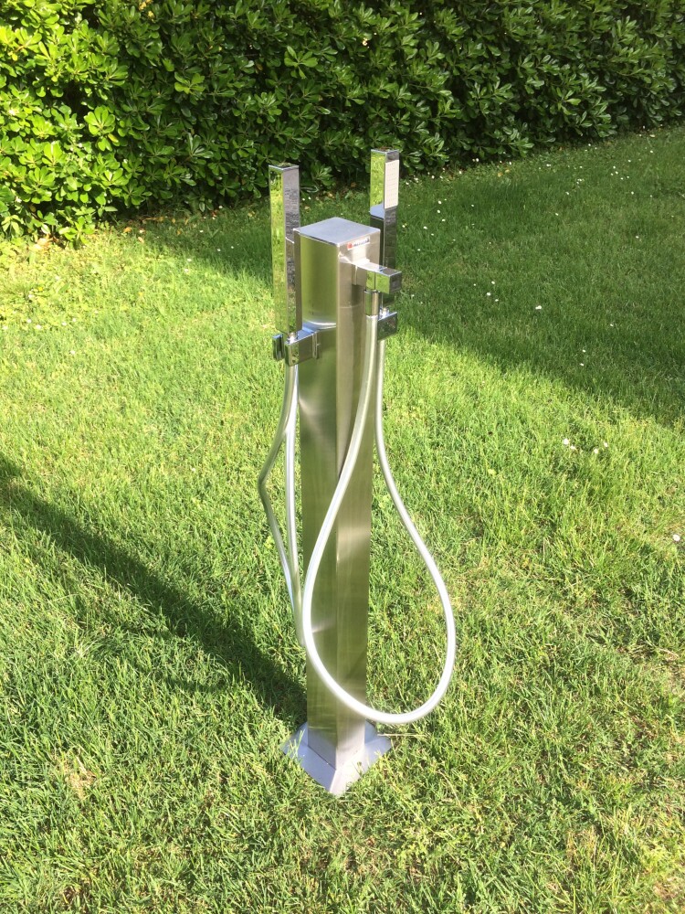 Column of water intake line Stilo Q80 QFLEX 2P at two places Column of water intake and minimal handshower with flexible